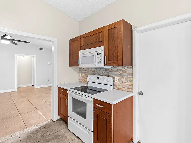 629 Stillview Cir — Photo 13