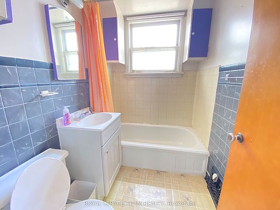 4th image of 204 Baskin Dr E