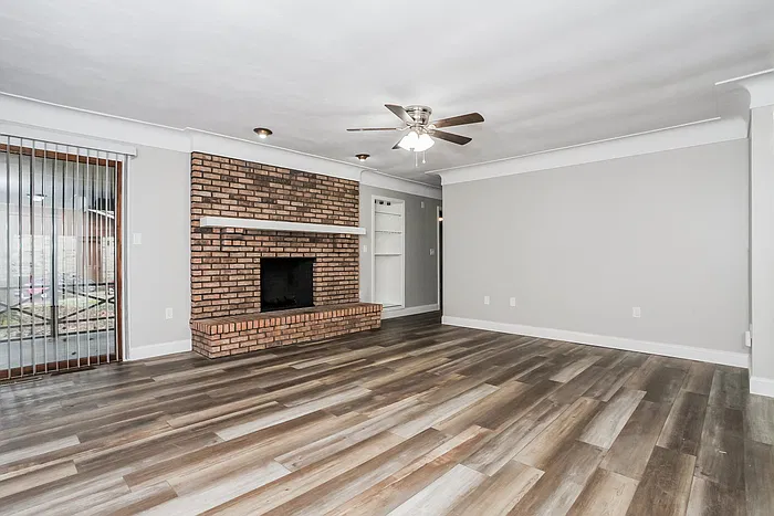 3 bed, 2.0 bath, 1614 sqft, $2,245 — Photo 2