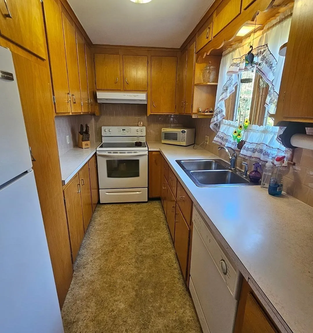 3 bed, 1400 sqft, $2,100 — Photo 2