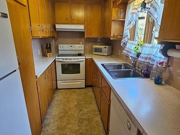 2nd image of 545 Robeson St #1