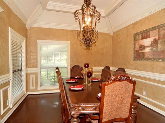 4th image of 2611 Sleepy Hollow Dr