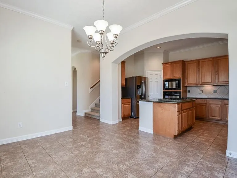 8002 Stoneyway Dr — Photo 8