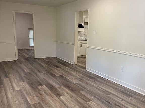 2nd image of 3050 Woodview Dr