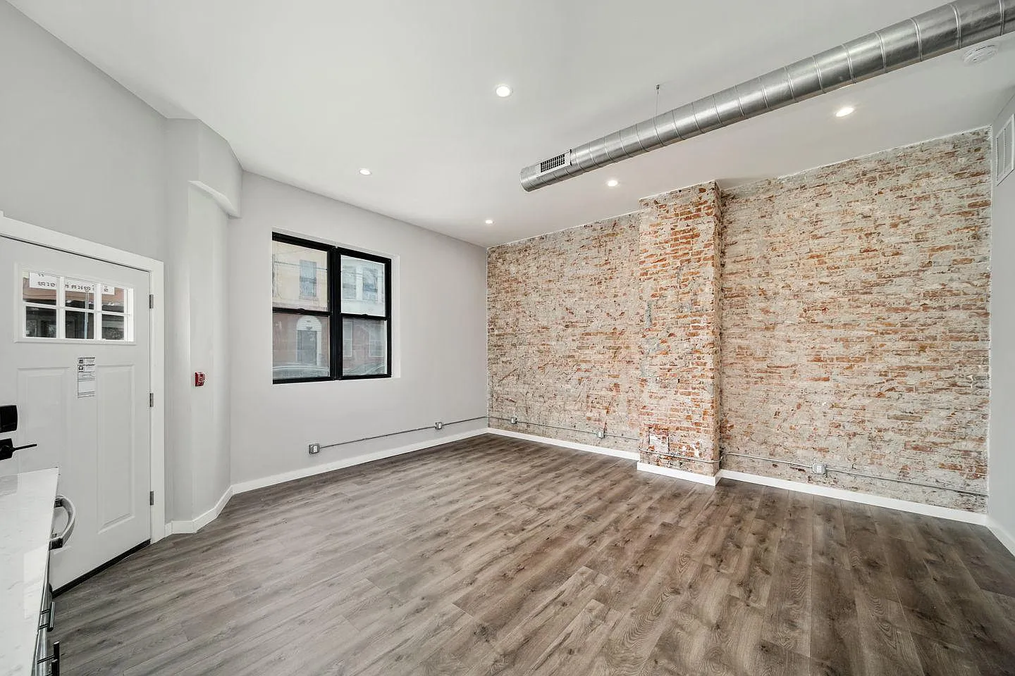 1439 S 6th St — Photo 2