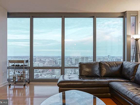 5th image of 2101 Market St Unit 3007