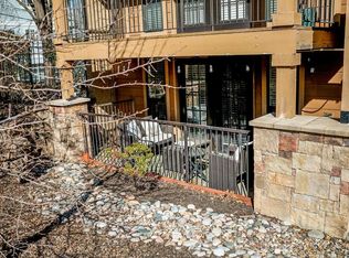 4727 Jarboe St APT 11, Kansas City, MO 64112