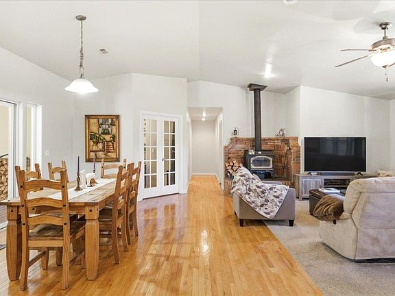 3rd image of 833 Remour Ln