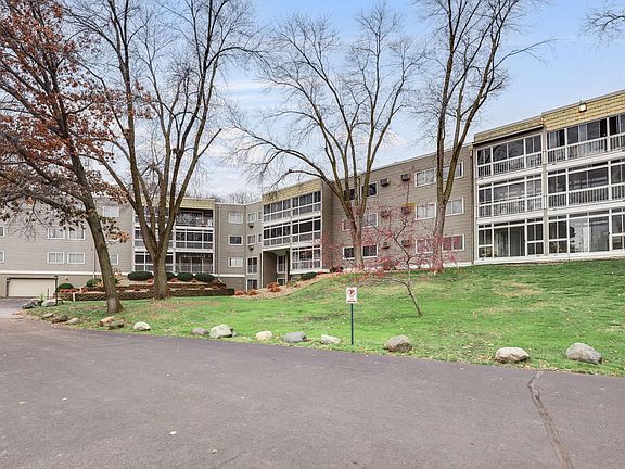 2nd image of 135 Viking Dr E APT 203