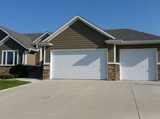 255 La Costa Ln, North Sioux City, SD 57049