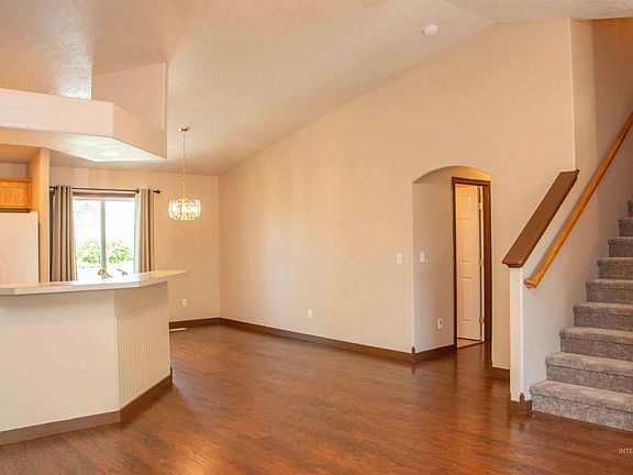 3rd image of 20222 Colebrook Ave