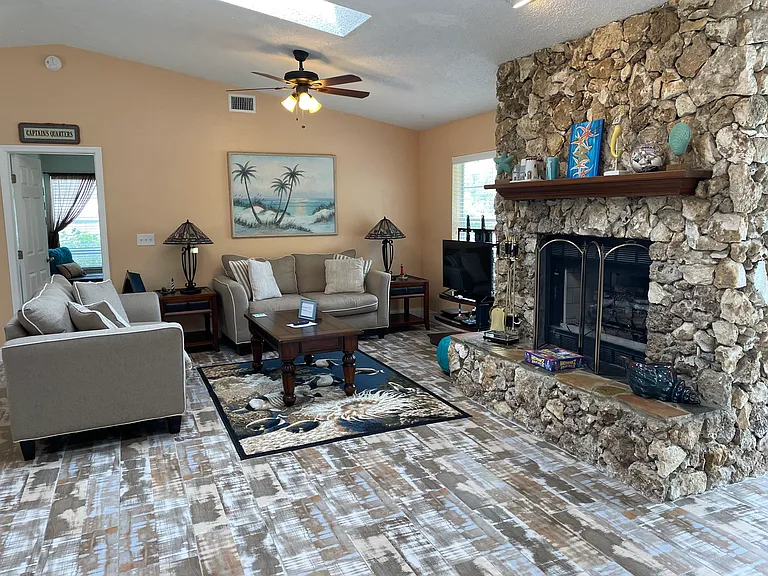 2219 Umbrella Tree Dr — Photo 3