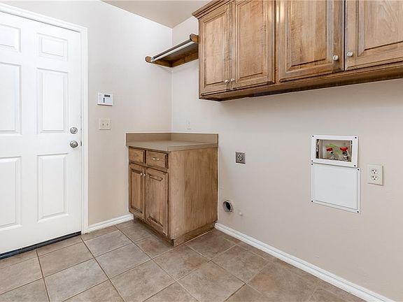 2nd image of 17024 Woodvine Dr