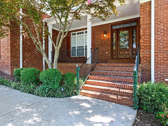 3rd image of 105 Windy Way Dr