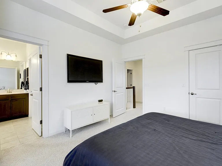 4136 Berkman Dr — Photo 16