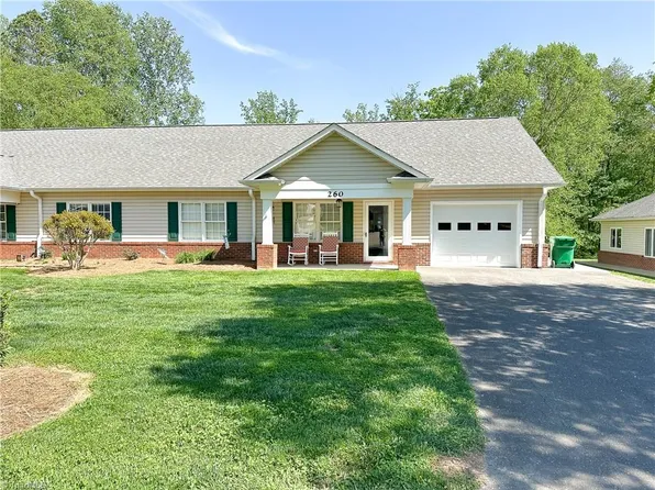 260 S Boyles St #17B, Pilot Mountain, NC 27041