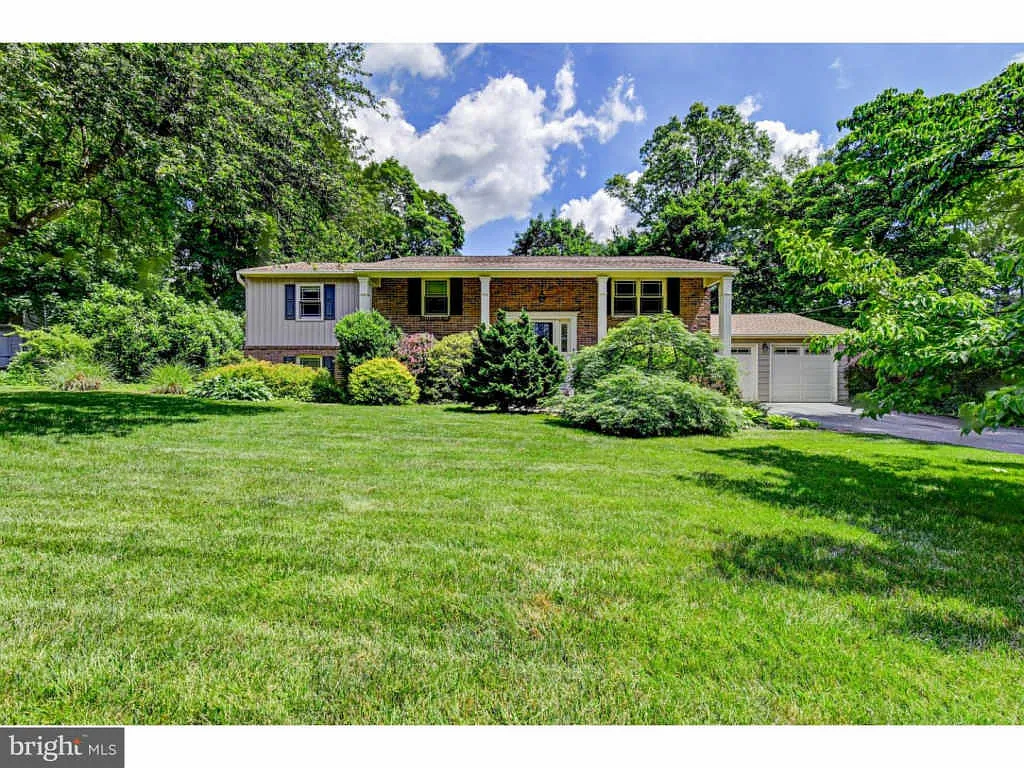 24 Merion Pl photo 1