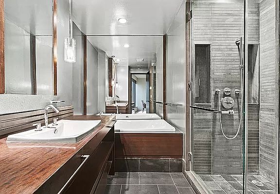 4th image of 40 Broad St Penthouse 3G