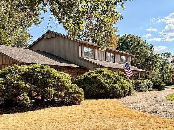 130 N Brendonwood Ct, Wichita, KS 67206