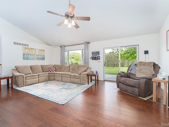 4th image of 5753 Gregory Rd