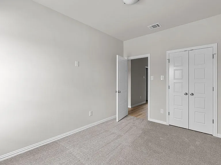 3329 Eastland St — Photo 11