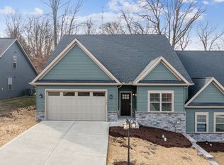 107 Hemingway Ln, Coraopolis, PA 15108