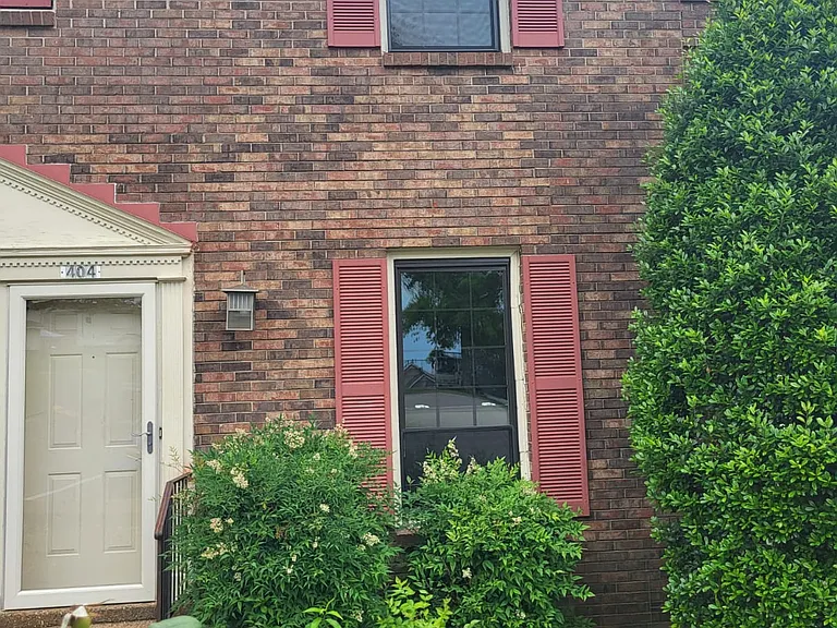 404 Brentwood Point — Photo 4