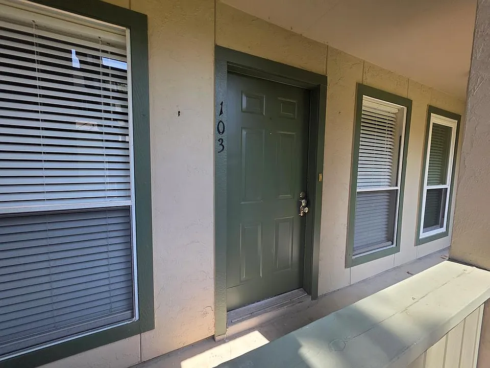 302 Saint Andrews #103