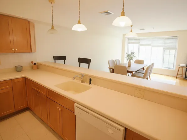 523 Madison Street image 2 of 8