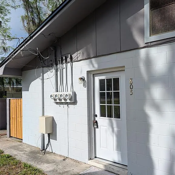 805 NW 40th Ave — Photo 1