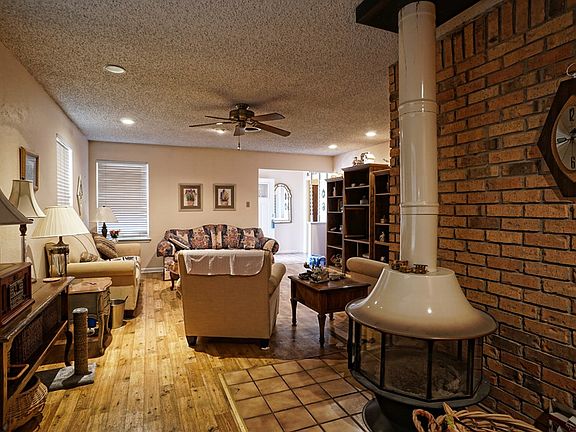 5th image of 111 Thornridge Dr
