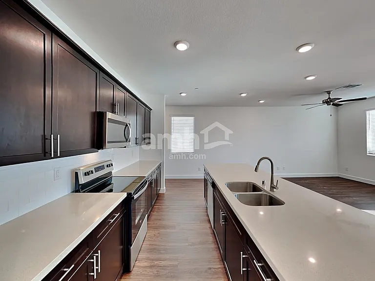 3344 Blodwen St — Photo 3