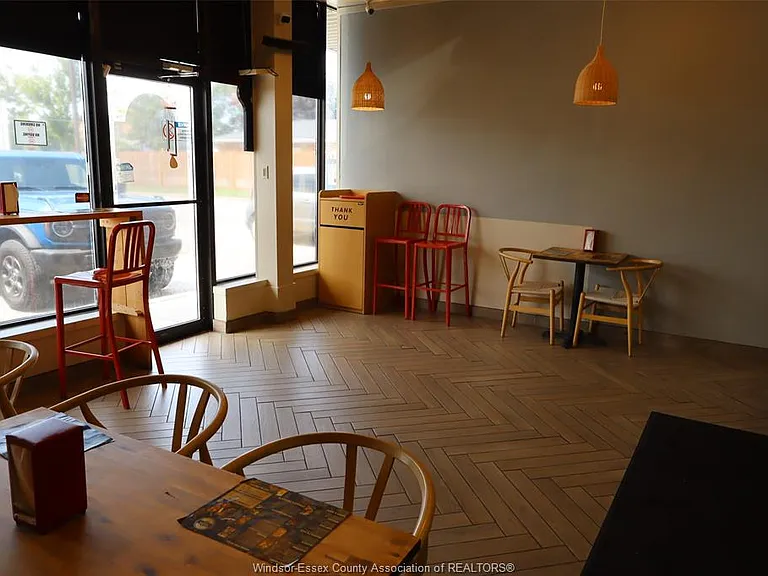 421 Sandwich St S #2 — Photo 4