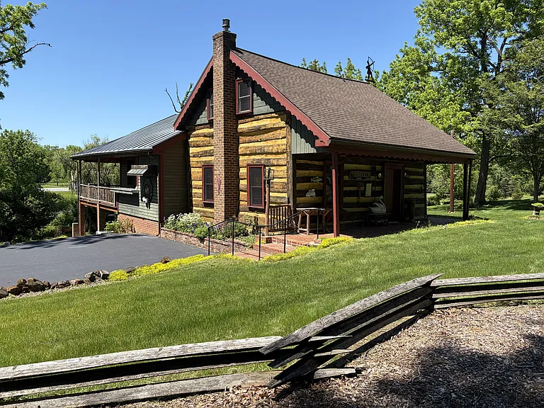 211 Ridge Dr — Photo 1