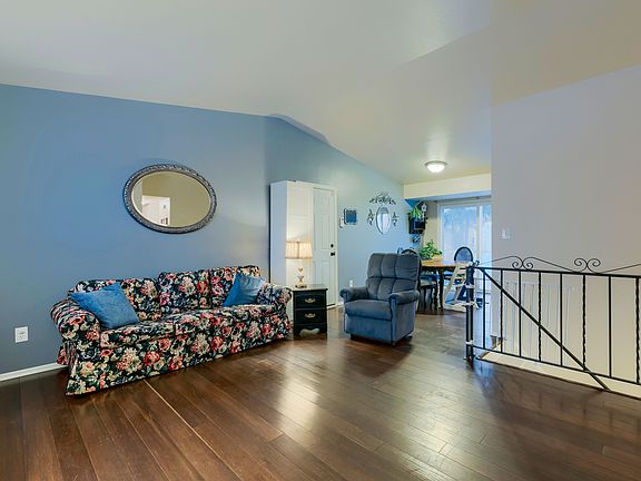 B3 - Living Room 2.jpg