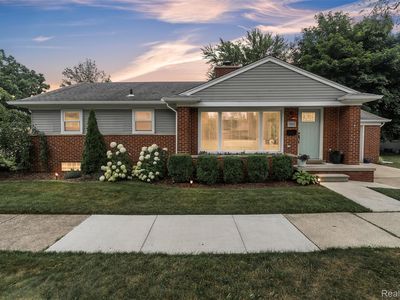 765 Vernier Rd, Grosse Pointe Woods, MI, 48236