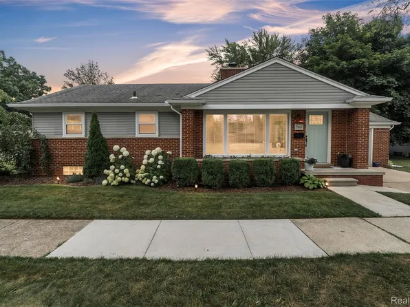 765 Vernier Rd, Grosse Pointe Woods, MI 48236