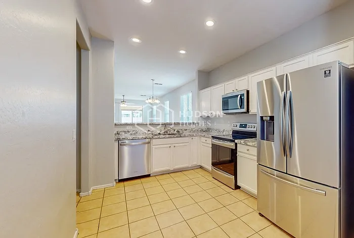 7429 W Saint Catherine Ave — Photo 10