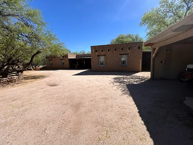 3 bed, 2700 sqft, $2,000 — Photo 2