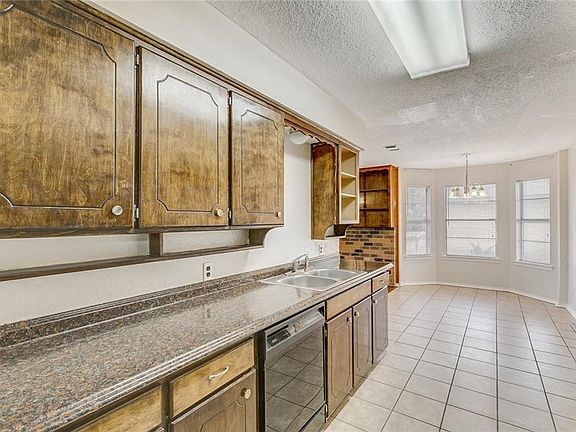 5th image of 2028 Pebblecreek Dr