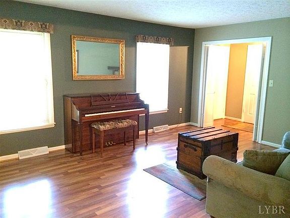 2nd image of 625 Custer Dr