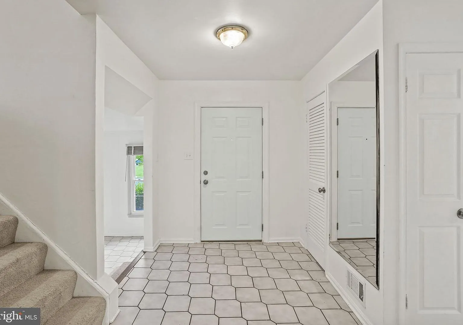 This stunning split-level home boasts 4 bedrooms, 3 baths, and over 1900 sq feet of living space ... — Photo 3