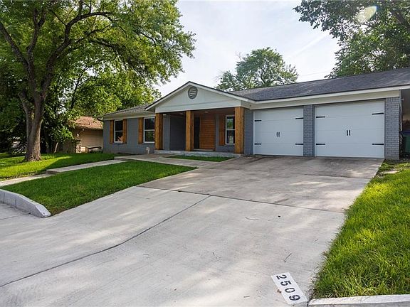 3rd image of 2509 Loyola Ln