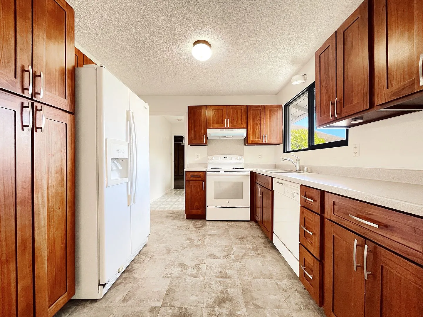 Pet Friendly Home with A/C on Quiet Kailua Cul-de-sac — Photo 3