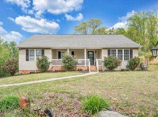 686 Pinehaven Rd, Fincastle, VA 24090
