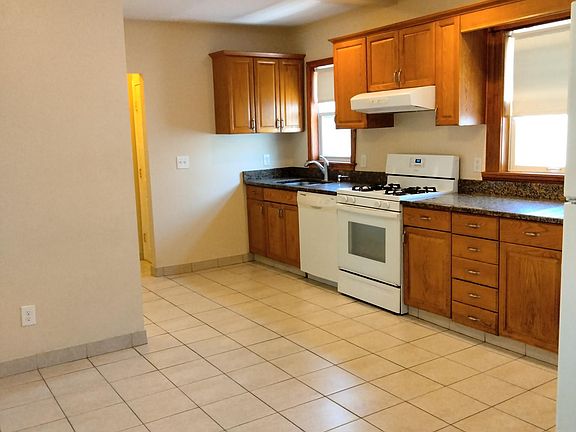 2nd image of 168 Belmont St Floor 2