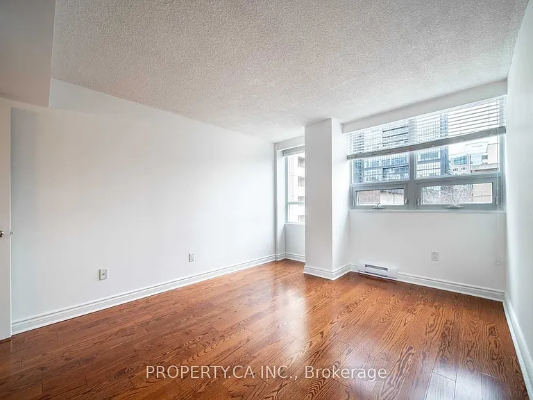 71 Charles St E #402 — Photo 16