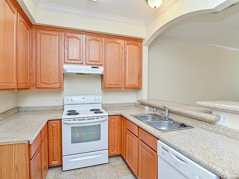 9400 Bellaire Blvd #511 — Photo 8