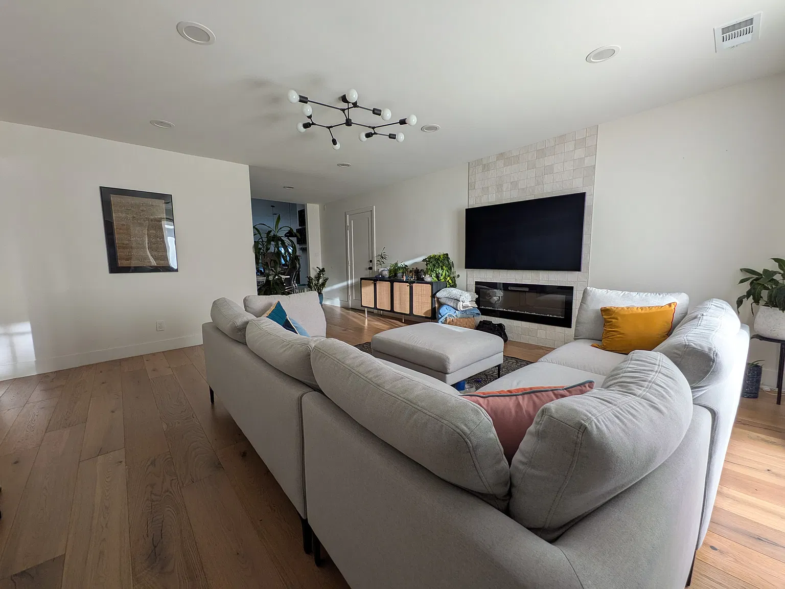 3 bed, 2.5 bath, 1875 sqft, $6,300 — Photo 3