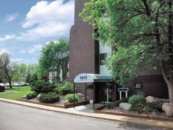 2835 Rice St, Roseville, MN 55113 Zillow